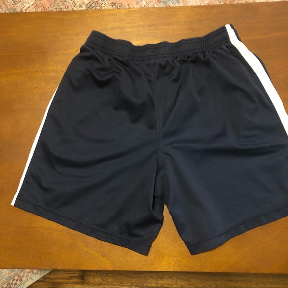 men’s navy athletic shorts with pockets - Picture 2 of 10